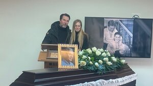 Με το τραγούδι «Του Αιγαίου τα μπλουζ» αποχαιρέτησαν τον Αλμπέρτο Εσκενάζυ συγγενείς και φίλοι στο αποτεφρωτήριο Ριτσώνας