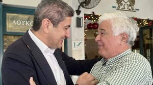 Λευτέρης Αυγενάκης - Ευχές από το στολισμένο Ηράκλειο: "Προχωράμε μπροστά με πίστη και αλληλεγγύη"