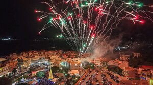 Με πρωταγωνιστές τα παιδιά η φωταγώγηση του Χριστουγεννιάτικου Δέντρου στο Δήμο Μαλεβιζίου