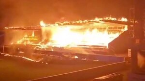 Φινλανδία: Οπαδοί της Χάκα έκαψαν το γήπεδο της ομάδας λόγω υποβιβασμού της