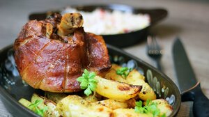 Χοιρινό Χριστουγέννων: Βασικά μυστικά νοστιμιάς για φούρνο και κατσαρόλα