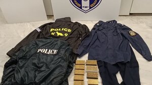 Συνελήφθη 53χρονος - Είχε στο σπίτι του ρούχα με διακριτικά της ΕΛ.ΑΣ και του Πολεμικού Ναυτικού 