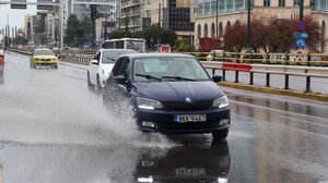 "Πνίγηκε" η Αττική: Ακραία ύψη βροχής σε δυτικά και βόρεια προάστια μέσα σε λίγες ώρες