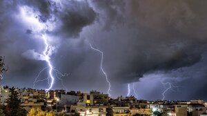 Κίνδυνος για τη ναυσιπλοΐα στον Κόλπο Ηρακλείου λόγω παρασυρόμενων κορμών