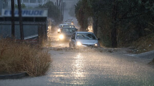 Καιρός: Σε κλοιό κακοκαιρίας η Κρήτη και 8 ακόμα περιφέρειες - Έντονα και με διάρκεια κατά τόπους τα φαινόμενα