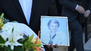 Πλήθος κόσμου στην κηδεία της Σύλβας Ακρίτα - Ανδρουλάκης: «Ο αγώνας της μας εμπνέει»