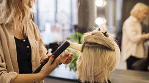 Glitter & Λάμψη στην κοπή πίτας του Συνδέσμου Κουρέων – Κομμωτών Ν. Ηρακλείου