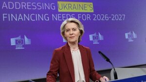 Φον ντερ Λάιεν: «Θα διασφαλίσουμε ότι η Ουκρανία θα προχωρήσει τις ειρηνευτικές διαπραγματεύσεις από θέση ισχύος»