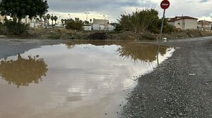 Αδιέξοδο για ολόκληρη γειτονιά στο Ηράκλειο - "Λίμνη" στη μέση του δρόμου (photos)