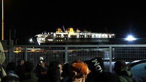 Μυτιλήνη: Έκλεισαν το λιμάνι οι αγρότες - Χωρίς επιβάτες αναχώρησε το πλοίο της γραμμής