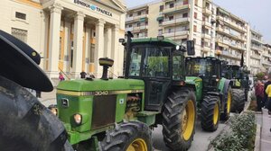 Σέρρες: Συγκέντρωση αγροτών και πορεία με τρακτέρ στο κέντρο της πόλης