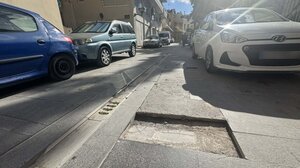 Ταξιάρχου Μαρκοπούλου: Νέα... επικίνδυνα κενά μετά την αφαίρεση πλακών (photos)