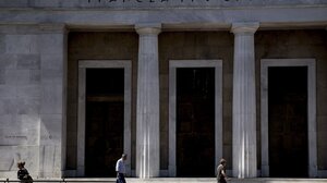 Τράπεζα της Ελλάδος: Μειώθηκαν τα επιτόκια των δανείων τον Οκτώβριο