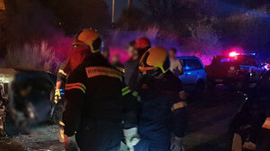 Τροχαίο με εκτροπή οχήματος τα ξημερώματα – Επιχείρηση της Πυροσβεστικής για δύο εγκλωβισμένους