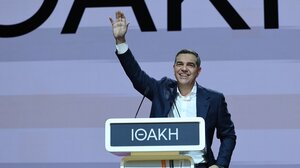 Το βιβλίο του "Ιθάκη" παρουσίασε ο Αλέξης Τσίπρας - "Θα είμαστε μαζί στο νέο ταξίδι"