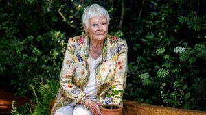 Η Τζούντι Ντεντς εκπλήρωσε το «όνειρό» της, μοιράστηκε τη σκηνή με τον Μικ Τζάγκερ