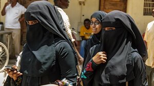 Δανία: Η κυβέρνηση θέλει να απαγορεύσει τη χρήση μπούρκας και νικάμπ σε σχολεία και πανεπιστήμια