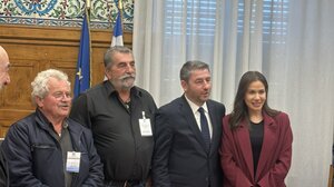 Στο πλευρό παραγωγών κι εμπόρων λαϊκών αγορών η Ελένη Βατσινά 