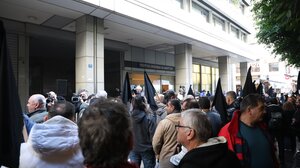 Πανελλαδική απεργία στις λαϊκές αγορές: Συγκέντρωση διαμαρτυρίας στο Σύνταγμα από παραγωγούς και επαγγελματίες