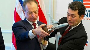 Με… απώλεια φτερού η παρουσίαση του νέου αεροσκάφους της Boeing