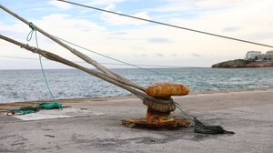 Ισχυροί άνεμοι «δένουν» τα πλοία – Σε ισχύ απαγορευτικό απόπλου σε βασικά λιμάνια