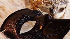 «Παρασκευή και …13 λόγοι να χορέψουμε»: Μεγάλο μασκέ πάρτι από την ΔΕΠΑΝΑΛ Α.Ε. 