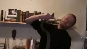 Άφησε δηλητηριώδη φίδια να τον δαγκώσουν πάνω από 200 φορές για να αποκτήσει... ανοσία - Βίντεο