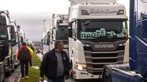 Βόρεια Μακεδονία: Αποκλεισμός συνόρων για τα φορτηγά από τους μεταφορείς της χώρας