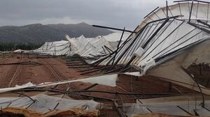 Θυελλώδεις άνεμοι «σαρώνουν» την Κρήτη: Καταστροφές σε θερμοκήπια, διακοπές ρεύματος, πτώσεις αντικειμένων - Δείτε βίντεο