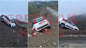 Αυτοκίνητο εξετράπη της πορείας του και βρέθηκε σε χαντάκι 