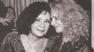 Αλίκη Βουγιουκλάκη – Τζένη Καρέζη: Οι δύο σταρ σε ταβέρνα στο Λυγουριό