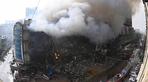 Στους 67 οι νεκροί από την πυρκαγιά σε εμπορικό κέντρο στο Πακιστάν