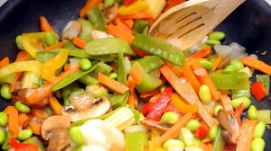 Αντίο στα περιττά κιλά: Οι 2 μεσημεριανές συνήθειες αυξάνουν την καύση ενέργειας