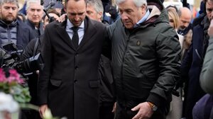 Κραν Μοντανά: «Να αποδωθούν ευθύνες», ζητά Ιταλός ΥΠΕΞ Αντόνιο Ταγιάνι από το σημείο της τραγωδίας