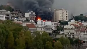 Χαλκίδα: Mεγάλη φωτιά κατέστρεψε πολυκατοικία - Ενα άτομο στο νοσοκομείο