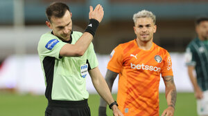 ΟΦΗ-Λεβαδειακός: Διαιτησία-παρωδία, διακωμώδηση του ποδοσφαίρου!