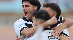 Και μετά τις σφαλιάρες ήλθε η αντίδραση και οι... τρεις φάπες!