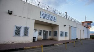 Άγρια δολοφονία ισοβίτη στις φυλακές Δομοκού: Τον σκότωσε βαρυποινίτης στο γραφείο του αρχιφύλακα