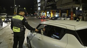 «Χρυσό» κόλπο για να περνούν τα αλκοτέστ: Με 20 ευρώ βάζουν νηφάλιο οδηγό στο τιμόνι λίγο πριν το μπλόκο