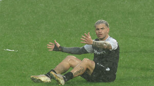 Άδειο γήπεδο, παγωμένη ομάδα, κρύο γκολ κι αδιανόητη αποβολή!