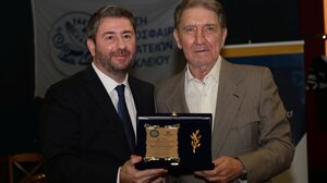 Νίκος Ανδρουλάκης: Το βραβείο στον Μανώλη Παπακαλιάτη, τα συγχαρητήρια στον ΟΦΗ και η "καζούρα" στον Θοδωρή Ζαγοράκη