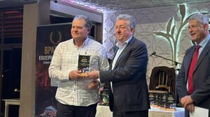 Στην τελετή απονομής των Επιχειρηματικών Βραβείων του Επιμελητηρίου Ρεθύμνου ο Περιφερειάρχης 