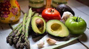 Πρωτεΐνη δεν έχει μόνο το κρέας – Ανακαλύψτε 8 φρούτα με πρωτεΐνη και βάλτε τα στο πιάτο σας