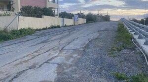 Ποιος θα κλείσει επιτέλους τις λακκούβες στον δρόμο;