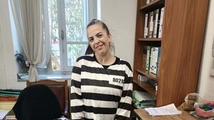 Η πιο χαμογελαστή …βαρυποινίτισσα στα δικαστήρια Ηρακλείου 