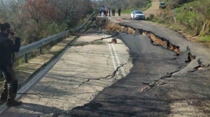 Αρχαία Ολυμπία: Aποκλεισμένη η Δίβρη λόγω καθίζησης του οδοστρώματος στην Εθνική Οδό Πατρών-Τριπόλεως