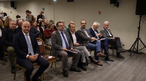 Εκδήλωση ΕΦΚΑ στο Ηράκλειο: Παρών ο διοικητής Αλ. Βαρβέρης, διαμαρτυρία από εργαζόμενους - Βίντεο