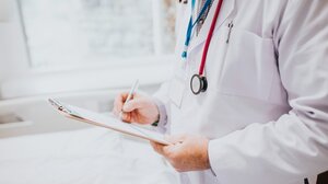 Στη «δαγκάνα» της ΑΑΔΕ αναισθησιολόγος στη Θεσσαλονίκη για φοροδιαφυγή: Έκανε χειρουργεία με 20 ευρώ!