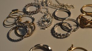 "Βάλε τα κοσμήματα σε μια λεκάνη και βγες έξω, θα γίνει έκρηξη" 