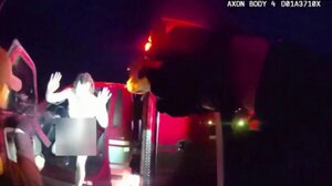 Καταδίωξη στο Ουισκόνσιν: Γυμνός άνδρας έκλεψε ασθενοφόρο με ασθενή μέσα - Βίντεο